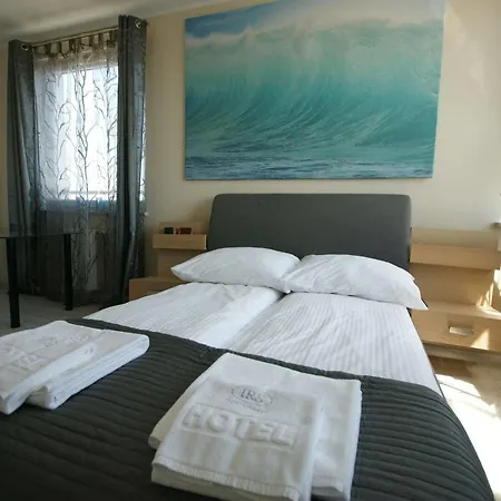 Irs Royal Irs Aviator Апартаменты *